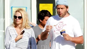 Pamela Anderson divorţează de Rick Salomon pentru a doua oară