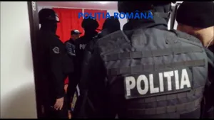 Percheziţii la bărbatul bănuit că a aruncat în aer un bancomat din Gorj şi a fugit cu 177.000 de lei