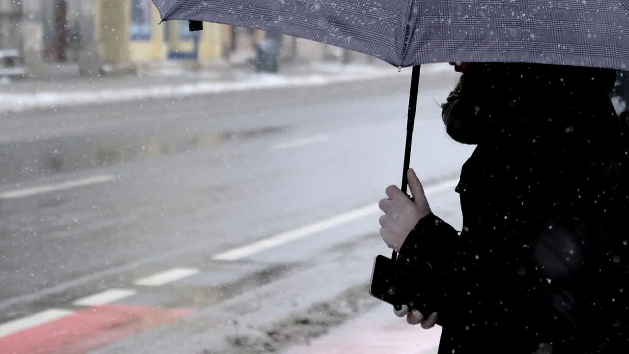 METEO. Vremea se răcește semnificativ: temperaturi scăzute, ploi și ninsori la munte până joi