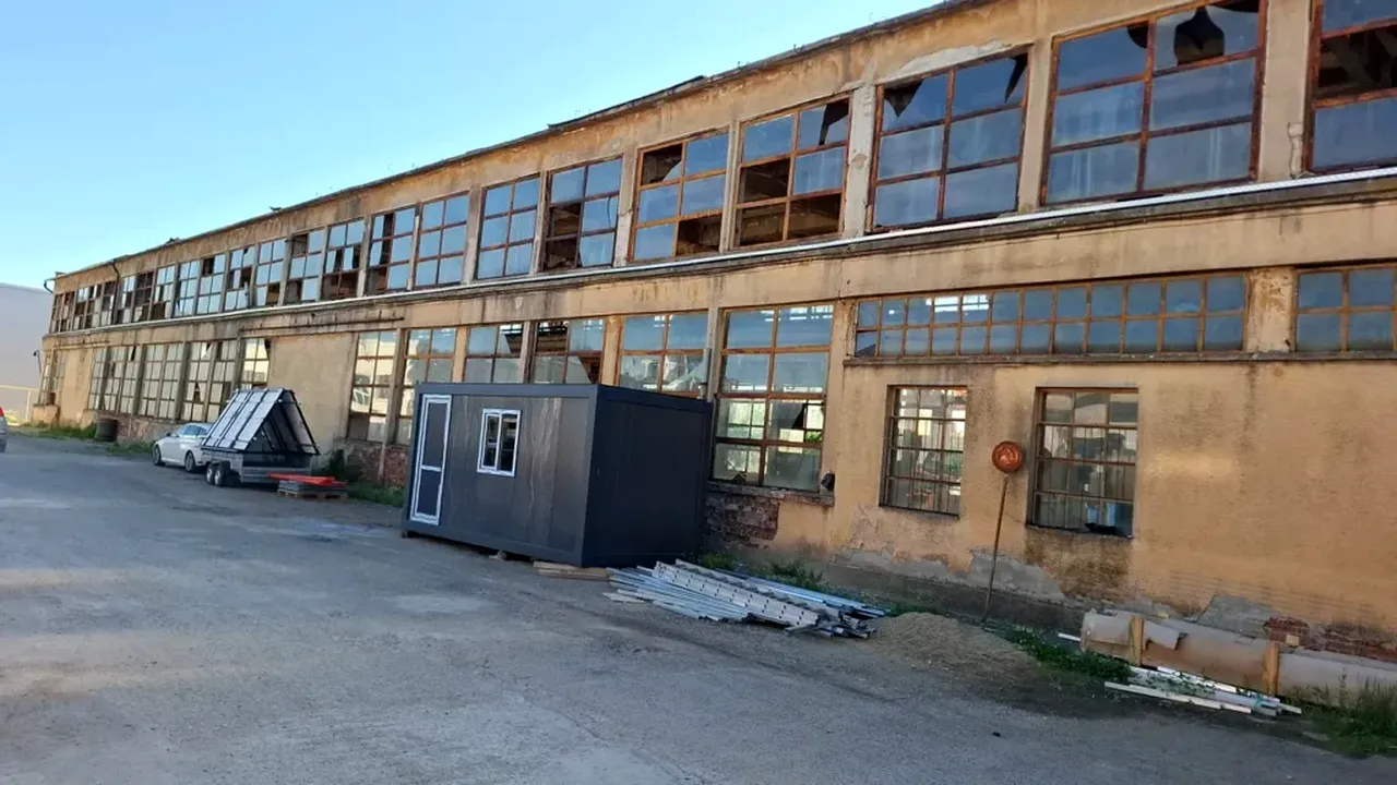 G4Media: Uzina care înarma România a ajuns să supraviețuiască din producție civilă. Povestea declinului Uzinei Mecanice Orăștie