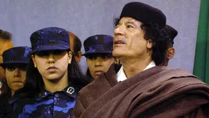 Kadhafi încearcă să convingă italiencele frumoase să treacă la islam