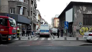 Autorul ameninţării cu ”rachete” din Bucureşti, reţinut de procurori. Arsenalul explozibil găsit la domiciliul bărbatului