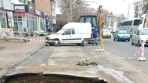 Ambuteiaj MAJOR pe 20 de kilometri la intrarea în Râmnicu Sărat dinspre Focşani. 10.000 de maşini în coloană care aşteaptă de ore întregi să parcurgă un traseu de 15 minute