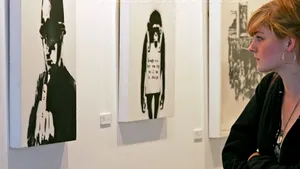 Desene de Banksy, vândute la licitaţie cu aproape 580.000 de euro