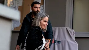 DECLARAȚII Cristela Georgescu povestește momentul descinderii mascaților: Am crezut că sunt hoți. Am văzut lanterne și apoi pe cineva cu o armă