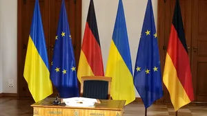 Uniunea Europeană ar trebui să dubleze ajutorul militar acordat Ucrainei dacă asistenţa americană rămâne blocată
