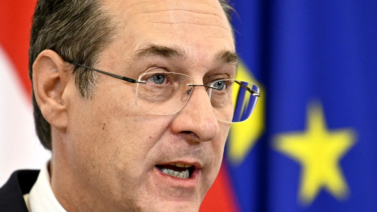 Fostul vicecancelar austriac Heinz-Christian Strache, acuzat de fraudă, cu trei zile înainte de alegerile parlamentare