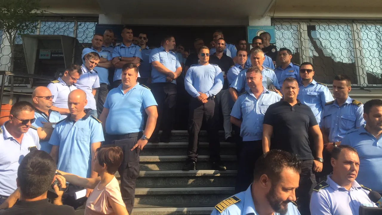 Sindicatele din penitenciare, întâlnire cu premierul Tudose, pentru discuţii cu privire la majorări salariale de până la 15%/ UPDATE: Teoroc (SNLP): Am cerut premierului ca să nu ia bani de la penitenciare la rectificarea bugetară
