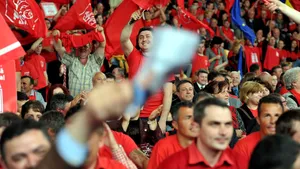Incident la mitingul PSD: Jandarmii din Craiova au ridicat un bărbat care avea un cuţit