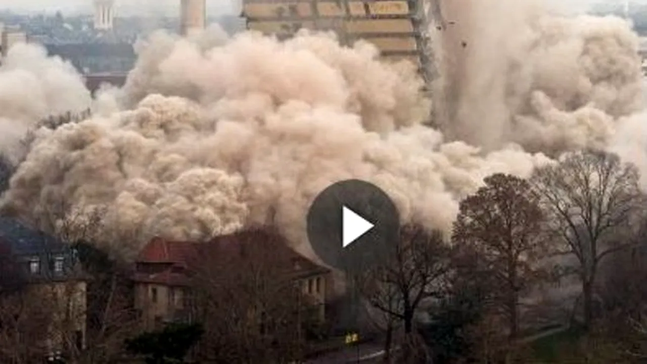 Un bloc turn cu înălţimea de 116 metri a fost demolat la Frankfurt - VIDEO