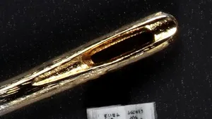 Record Guiness pentru cartea cea mai mică din lume