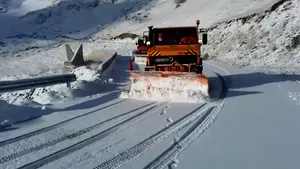 Ninsoare în octombrie. Zăpada de 5 cm a schimbat decorul pe Transalpina | VIDEO