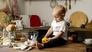 Uitați de păpuși și mașinuțe. Copiii ar trebui să se joace cu teluri și zdrobitoare de cartofi pentru a se dezvolta mai bine