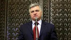 Sindicatele din învăţământ vor ataca OUG de diminuare a posturilor şi ameninţă cu greva