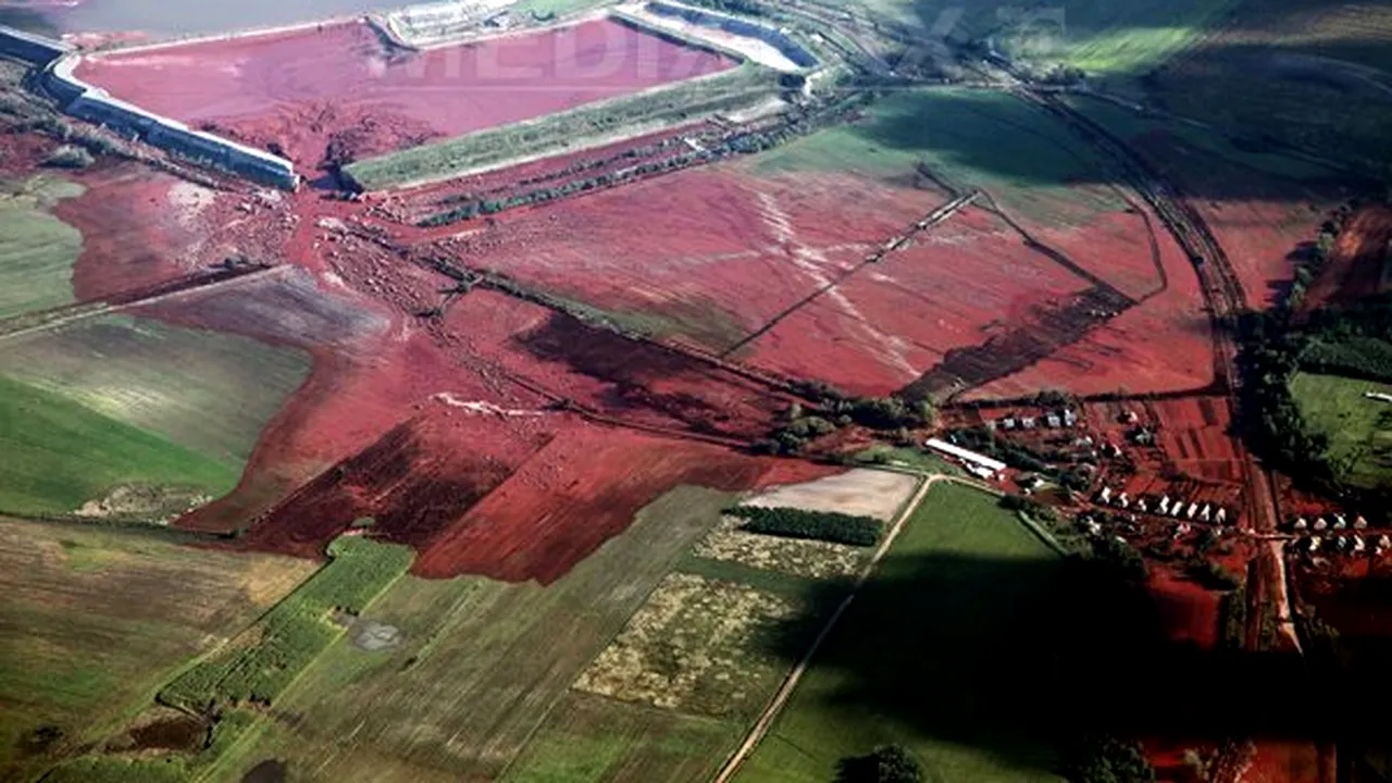 Angajaţii companiei de alumină din Ungaria, ameninţaţi cu concedierea dacă vorbesc despre problemele digului