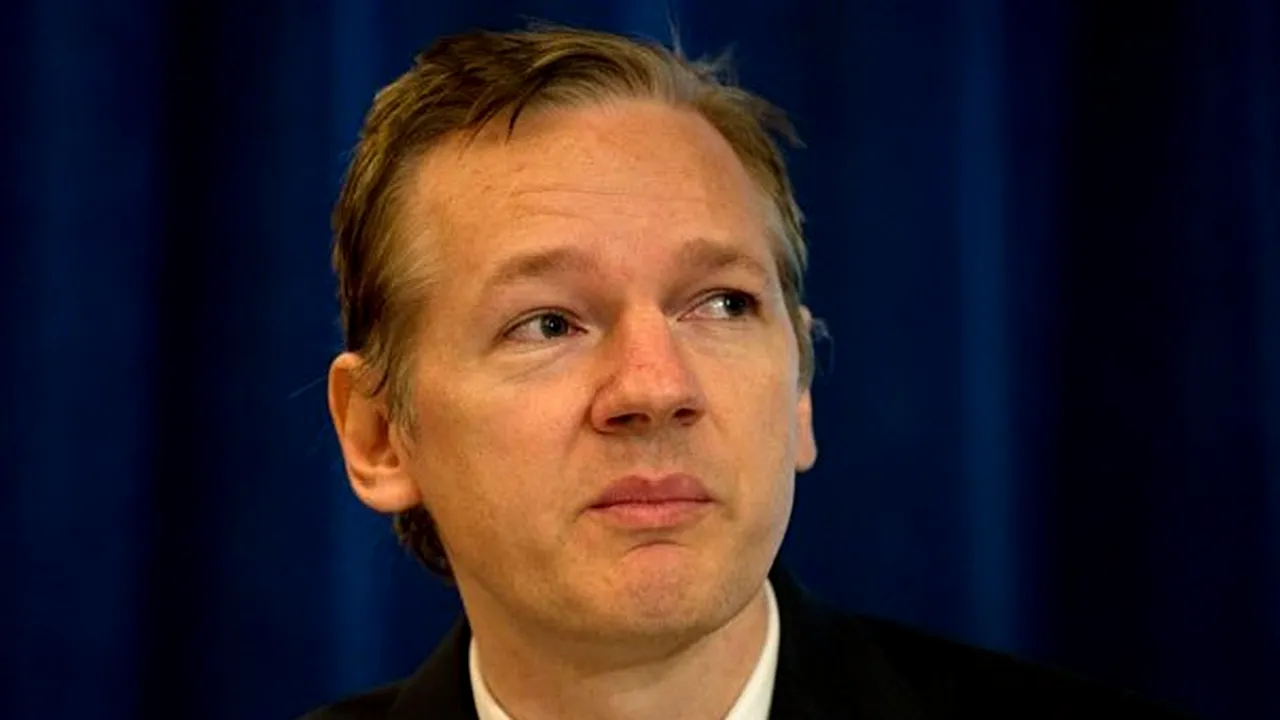 Vrei să iei prânzul cu Julian Assange? Licitează pe Internet