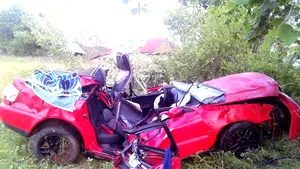 FOTO Un tânăr a murit în accident rutier când se întorcea cu maşina de la o petrecere 