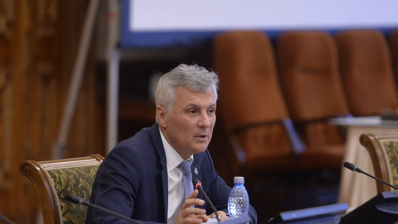 Dispută între Daniel Zamfir şi Virgil Popescu: Războinic al luminii care te auto-zugrăveşti / Mai trăieşti pe datorie?