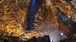 Călătorie spre centrul Pământului: Oamenii de ştiinţă au coborât pentru prima oară în interiorul unui vulcan