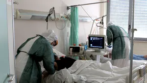 O persoană moare la fiecare 18 secunde de COVID-19. Rata de deces a noului coronavirus a depăşit SIDA şi malaria