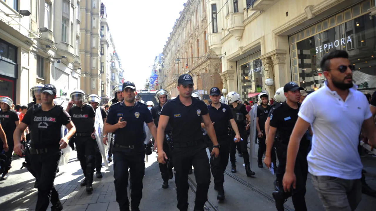 Poliția turcă a reținut cel puțin 50 de persoane la marșul Pride de la Istanbul