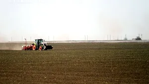 CONFERINŢĂ ZF - Ministerul Agriculturii: Străinii nu vor cumpăra multe terenuri, după liberalizare. Vor fi şi unele condiţii