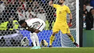 Scandal după finala Euro 2020. Dezamăgirea suporterilor, vizibilă în postări rasiste pe reţelele sociale. Un agent imobiliar a fost arestat