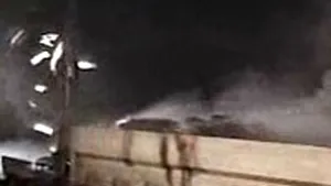 Un autocamion cu vopseluri şi diluanţi a luat foc pe DN 7, în Argeş