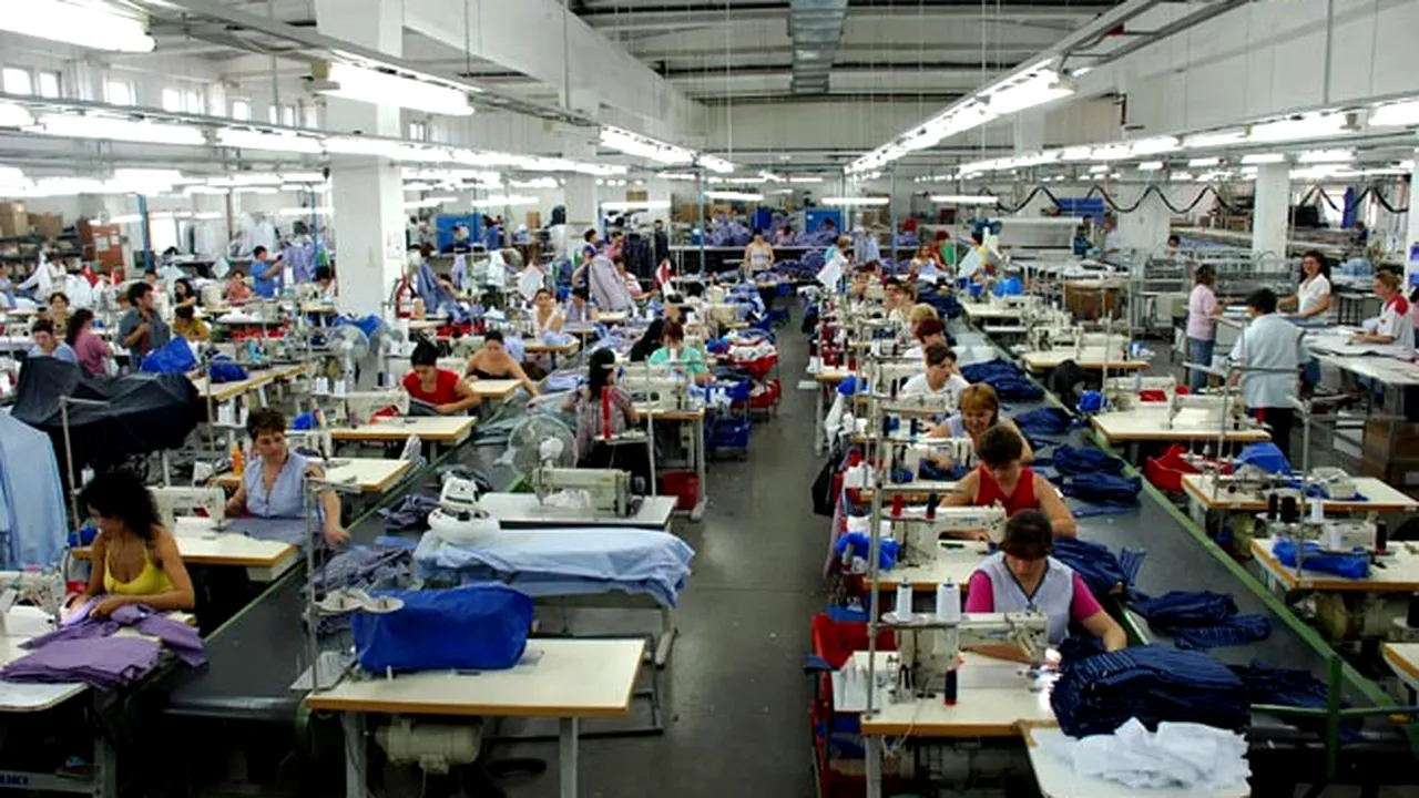 INS: Producţia industrială a crescut în mai faţă de aprilie, ca serie brută, cu 13,1%