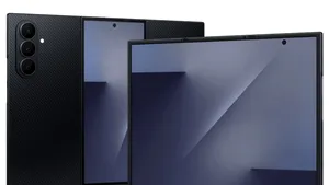 Samsung lansează primul său telefon cu pliere triplă, pe fondul unei competiții tot mai intense