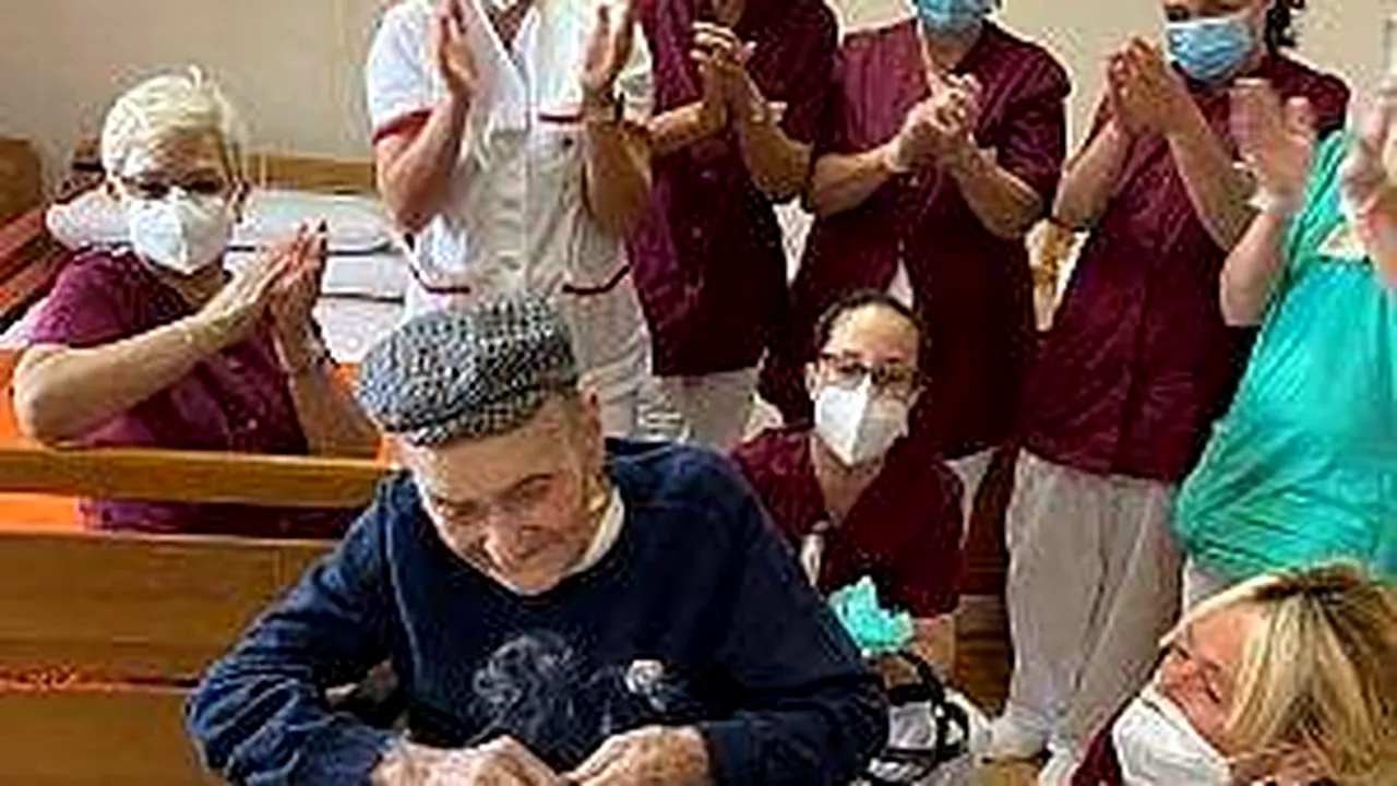 Imagini emoţionante cu un italian de 105 ani vindecat de coronavirus 