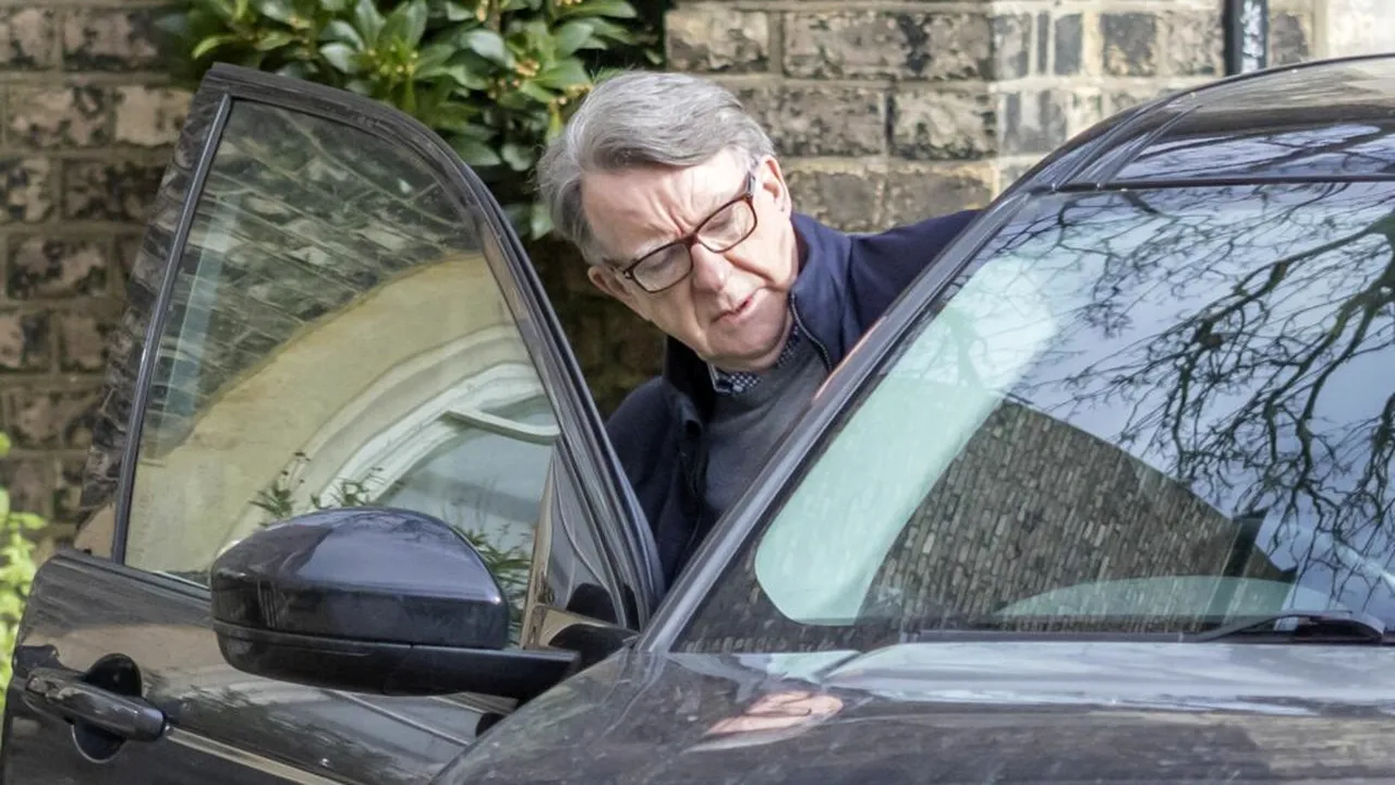 Mandelson acuză poliția că l-a arestat pe baza unor acuzații „nefondate” că ar fi intenționat să fugă din țară