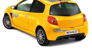 Renault a lansat în România modelul Clio F1 Team R27