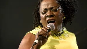 ”Take my time”. Cântăreaţa de soul music Sharon Jones a murit la vârsta de 60 de ani - VIDEO