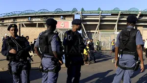 Poliţia sud-africană a preluat operaţiunile de securitate de pe patru stadioane de la CM