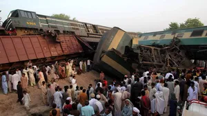 Bilanţul accidentului feroviar din Pakistan a ajuns la 30 de morţi