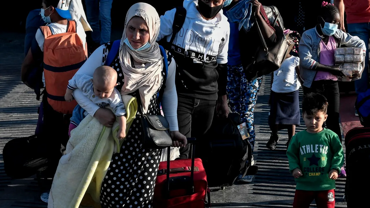 Consiliul Europei denunţă condiţiile ”inumane” în care trăiesc migranţii în Grecia: Cum ţin autorităţile elene copiii şi bebeluşii în astfel de condiţii traumatizante?