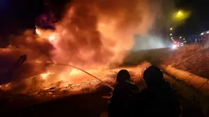 FOTO Remorca unui tir a ars în întregime, pe o stradă din Sibiu