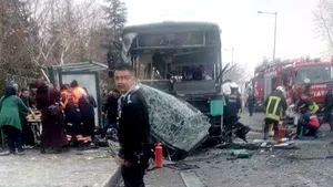VIDEO Atentat în Turcia: Zeci de morţi şi răniţi după ce un autobuz care transporta militari a explodat la Kayseri/ Erdogan acuză militanţii kurzi