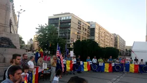 PROTESTE în ţară după decizia CCR în cazul Kovesi: Sute de oameni au ieşit în stradă la Timişoara, Iaşi şi Braşov | GALERIE FOTO, VIDEO