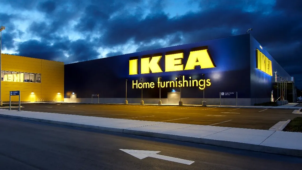 Ikea recheamă în magazine un lot de lustre defecte. Riscul pe care-l reprezintă abajurul, sticla care acoperă becurile