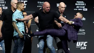 Conor McGregor - Dustin Poirier, episodul 3. Irlandezul şi-a făcut numărul: ”Te voi plimba ca pe un câine”!