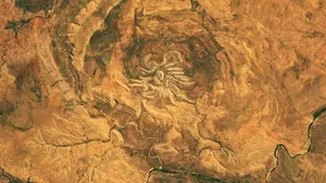 Urmele unui vizitator extraterestru? NASA a fotografiat un „păianjen” gigantic într-un crater din Australia