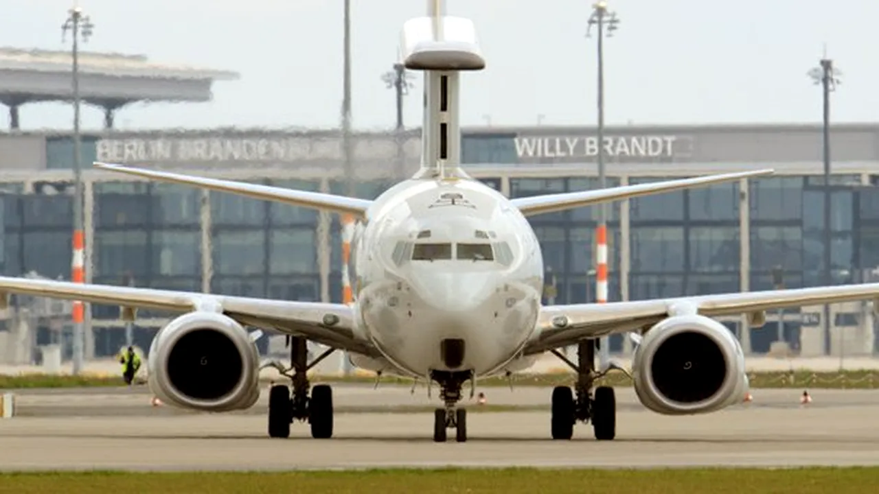 Boeing înghesuie mai multe locuri în avionul 737, pentru a atrage operatorii low-cost