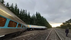FOTO: Accident feroviar în Australia. Un tren cu 160 de persoane la bord a deraiat. Bilanţul morţilor