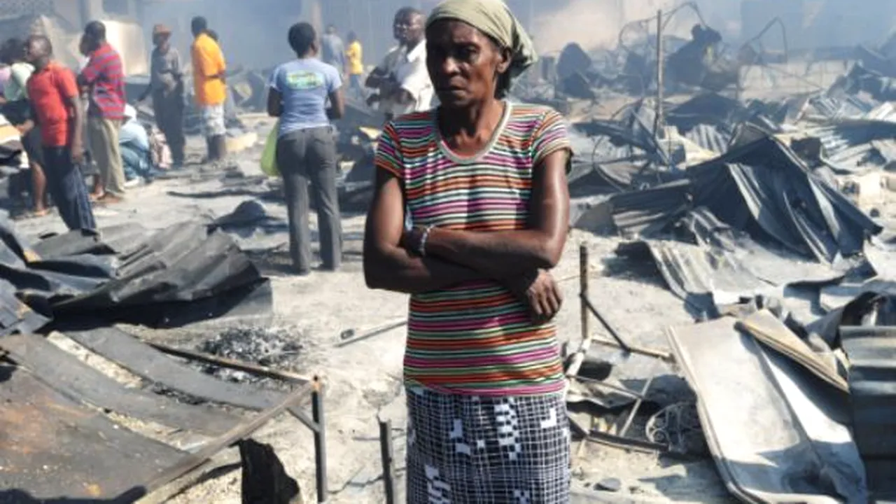 Un incendiu devastează de vineri o piaţă publică din Haiti