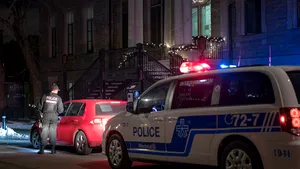 Poliţiştii din Quebec au amendat o femeie pentru că îşi plimba soţul în lesă 