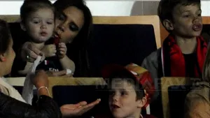 Suri Cruise şi Harper Beckham - modele de stil pentru copiii din Marea Britanie