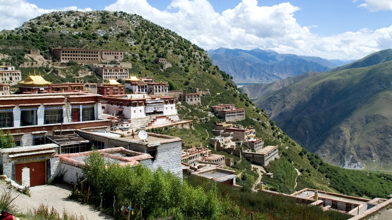 Proteste violente faţă de măsurile anti COVID în Tibet, una dintre cele mai bine păzite regiuni din China