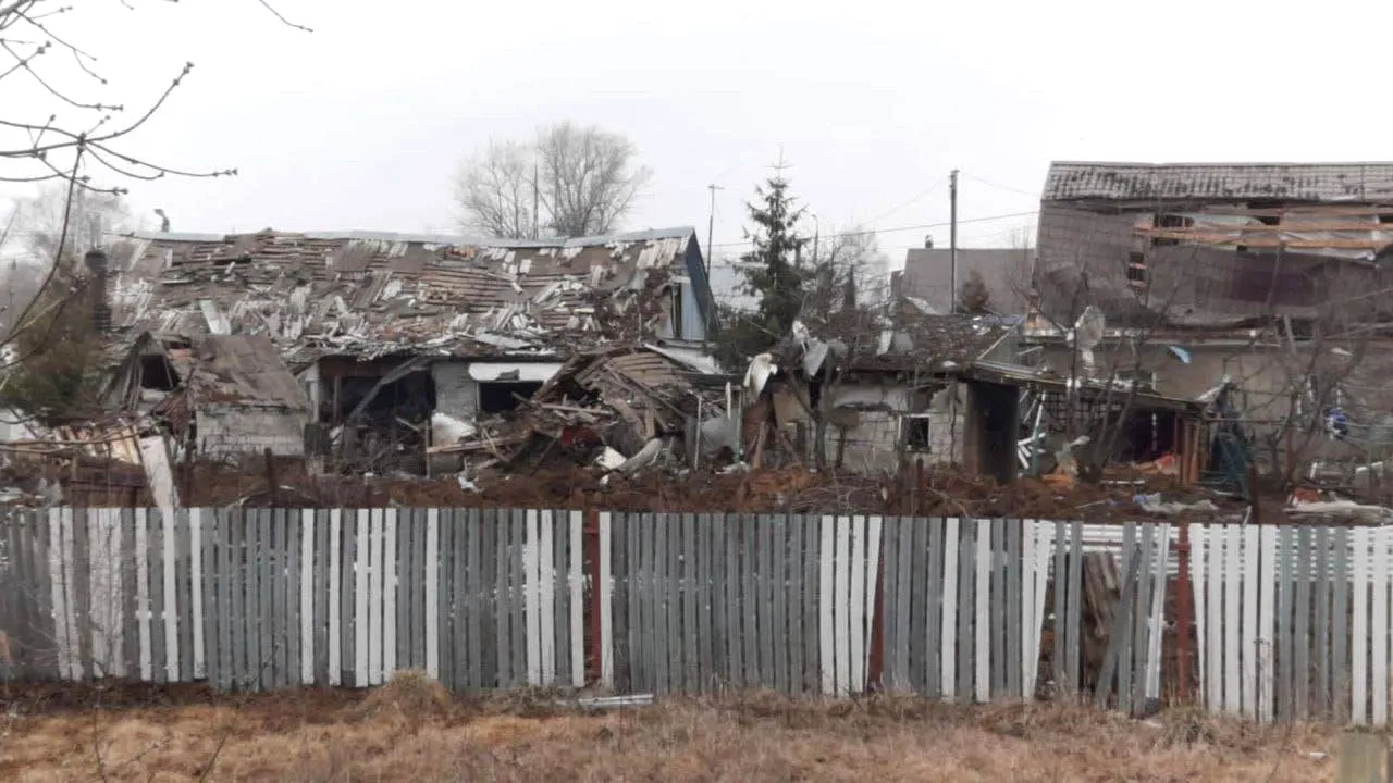 O dronă a provocat o explozie în centrul unui oraş din Rusia. Două persoane rănite